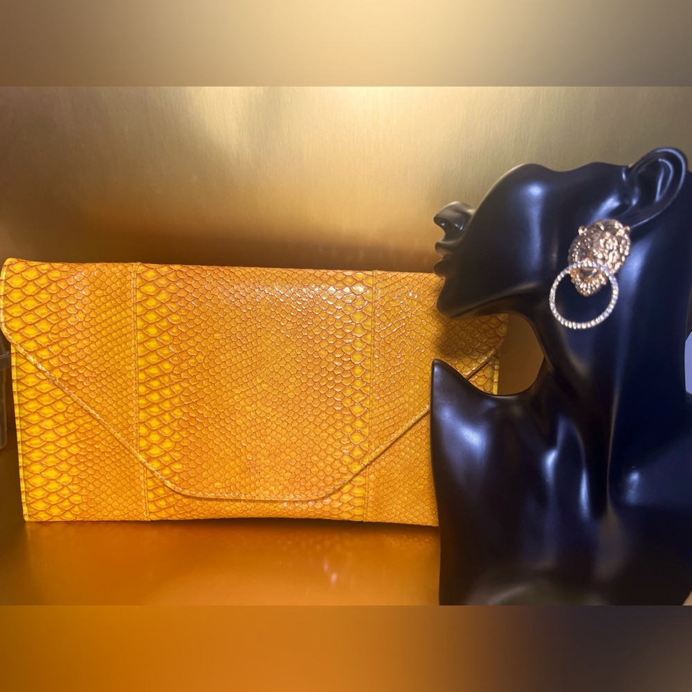 Orange/Yellow Versatile Clutch Shoulder Bag 🍑 with Gold Bling Lion Earrings 🦁